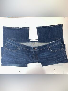Levi’s 590 Bootcut, size 24w